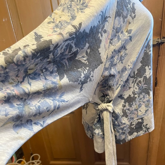 Ideaology Athletic Top with side ties. NWT - Picture 4 of 4